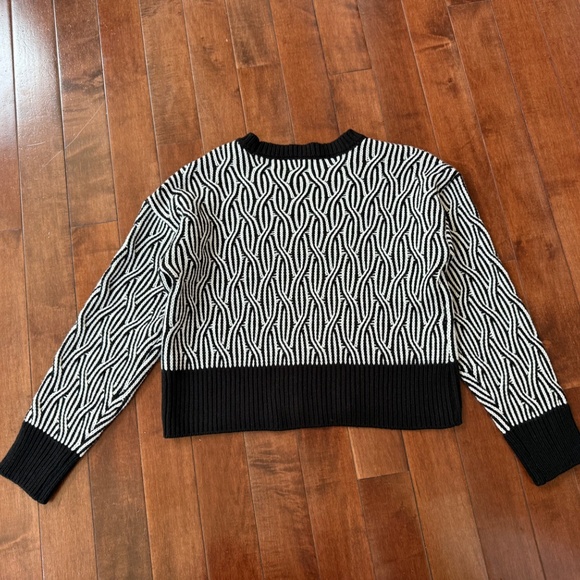 NYC Knits Black & White Mini Braid Pattern Cropped Crewneck Sweater, size Large - Picture 7 of 7